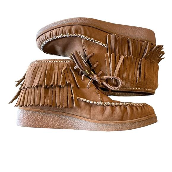 Ugg Women’s Size 5 Golden Brown Suede Fringed Moccasin Style Booties - Picture 6 of 12